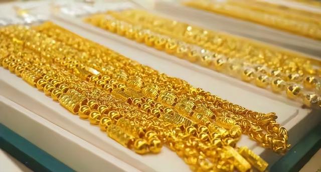 买金要多花冤枉钱？黄金税收政策落地！金价疯涨，金店遇关门潮