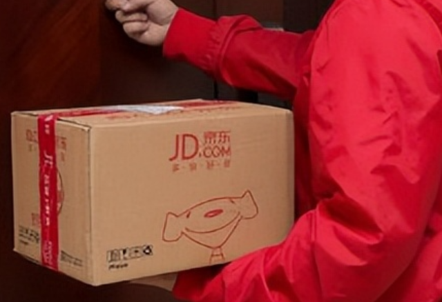 京东001号快递员已退休，勤恳工作16年，刘强东承诺的房给了吗？