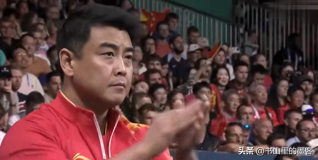 王皓憔悴苍老，两鬓发白，全力托举王楚钦，自己的两个儿子顾不上