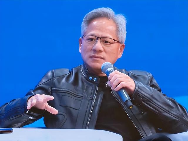 巴菲特狂抛股票，黄仁勋发布超级芯片，谁将赢得未来五年赌局？