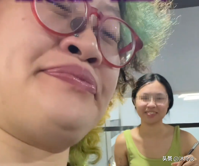 女大学生举报抽烟后续：真实目的被扒，身份曝光，难怪这么嚣张