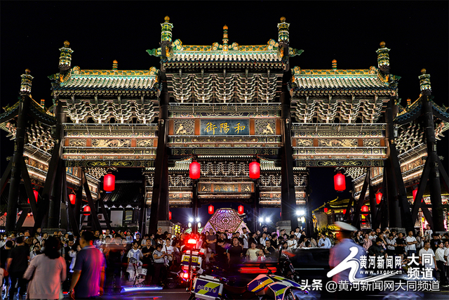 文旅热潮涌动 古城夜色引客来