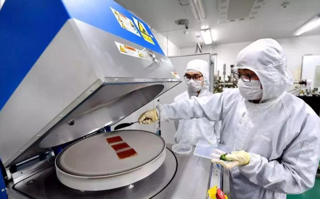 比原子弹还稀有，全世界仅1个国家掌握，高端光刻机为何这么难？