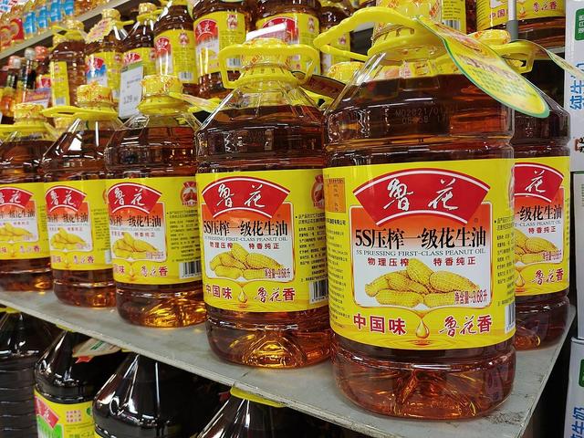 信号越来越明显！新加坡总理公开支持高市后	，金龙鱼凉得更快了