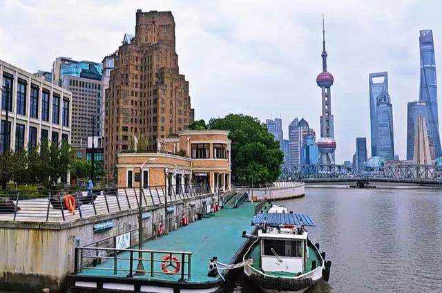 来上海就不可错过苏州河，这里的风景极具大上海味道，来看看！