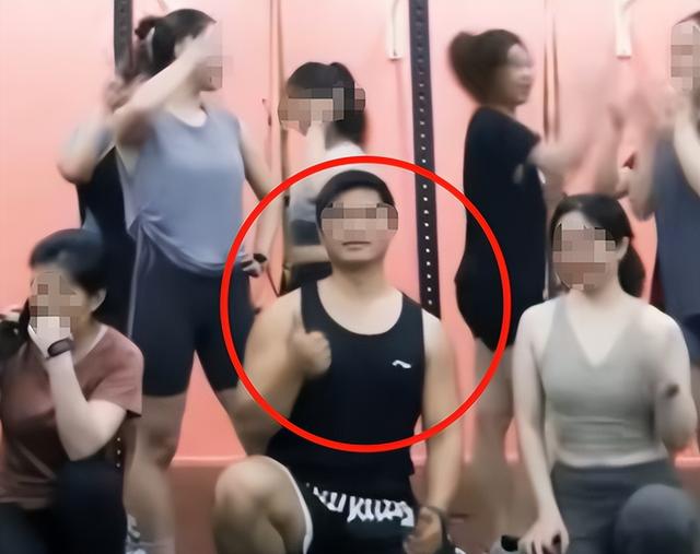 举报妻子出轨教练后续！正脸曝光，抓奸场面炸裂，更多偷情照流出