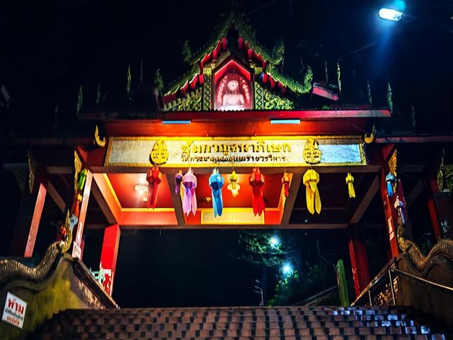 泰国旅游：日逛艺术村 夜游素贴寺（图）