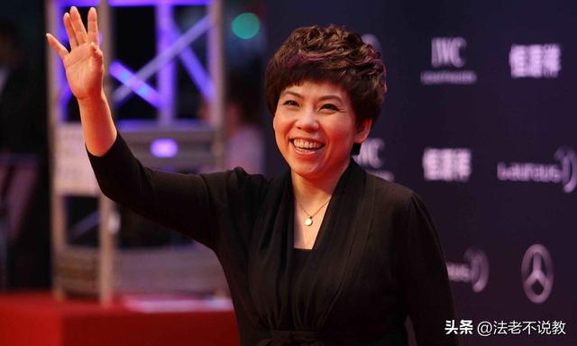 败光20亿、向洋人下跪、国籍问题，邓亚萍身上的标签到底是真是假