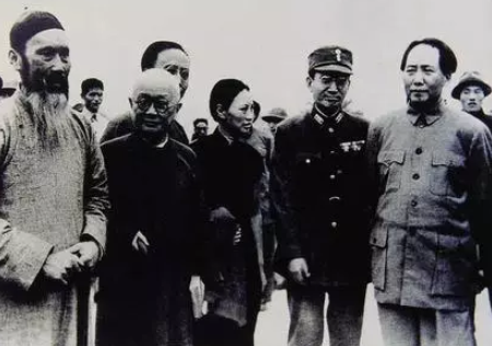 重庆谈判时，蒋介石决定让毛主席担任新疆省长，主席的回应太高明