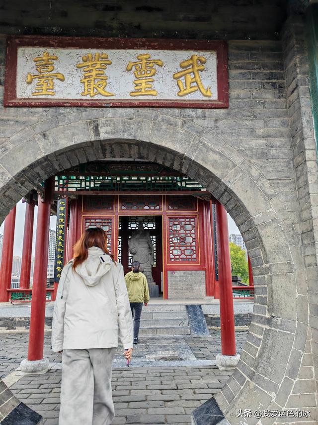 邯郸丛台公园最大的亮点就是里面的一座造型奇特的城堡