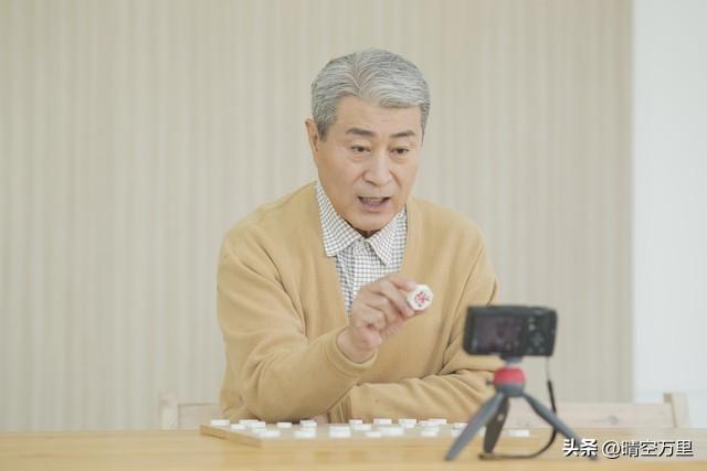 六旬老汉三个月打赏女主播50万？女儿这回坚决支持父母离婚！