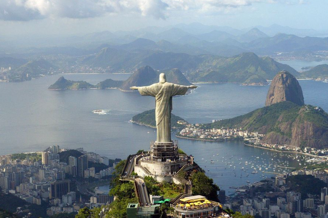 美国以禁毒为名部署航母群，委内瑞拉曝CIA策划假旗行动！