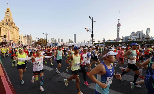 跟风跑马、有去无回！马拉松成 “流动ICU”，全民狂欢的生命警示