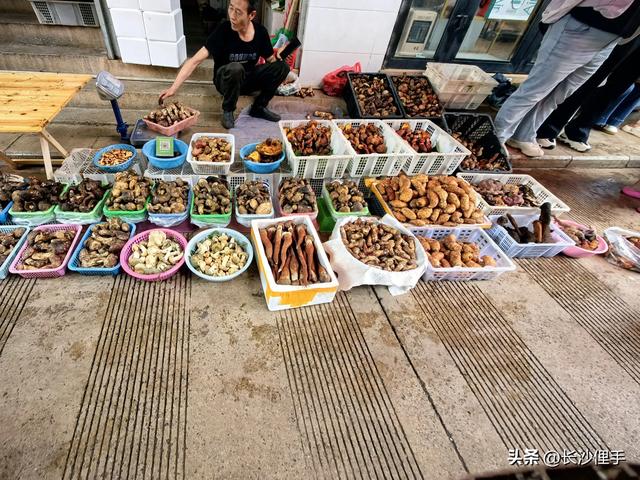 柴米油盐调味诗与远方，抚仙湖那一抹红