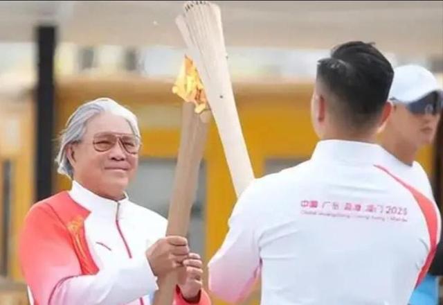 霍震霆没想到，44岁儿媳郭晶晶再次官宣喜讯，让整个阔太圈沉默了