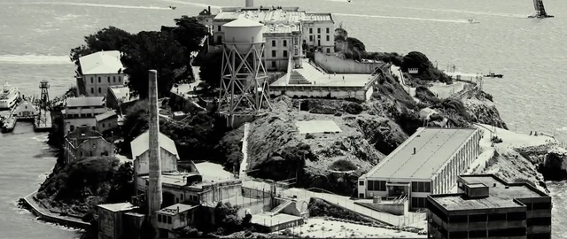 3名囚犯高智商越狱！靠勺子和雨衣逃出恶魔岛，给FBI上了一课！