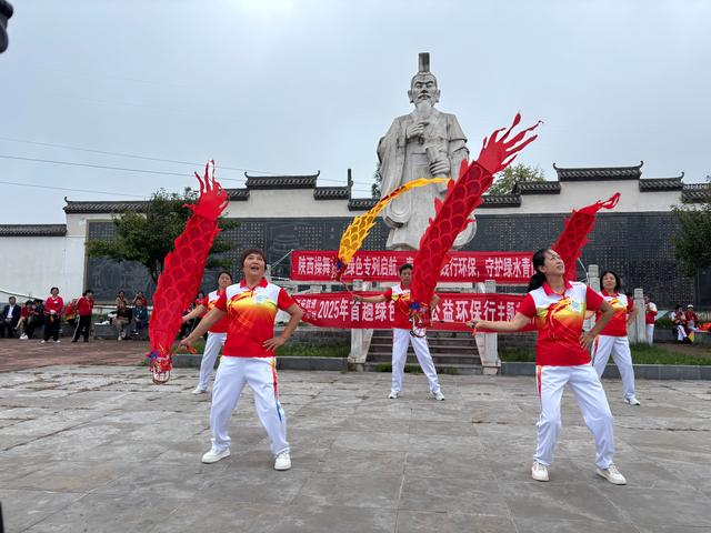 陕西首趟“绿色秦岭环保行”主题专列开行