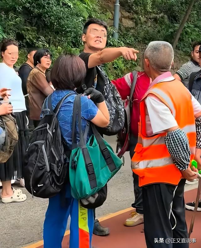 你打猴我打你！小伙威胁景区大爷，身份曝光被骂惨，景区力挺大爷