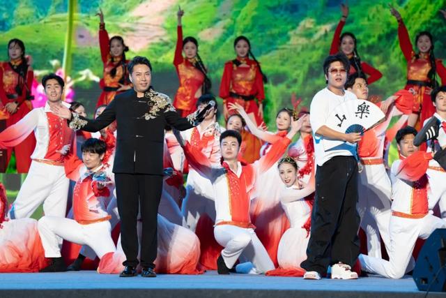 美丽中国万里行（乐山站）暨乐山市金秋文旅推介季公益晚会侧记