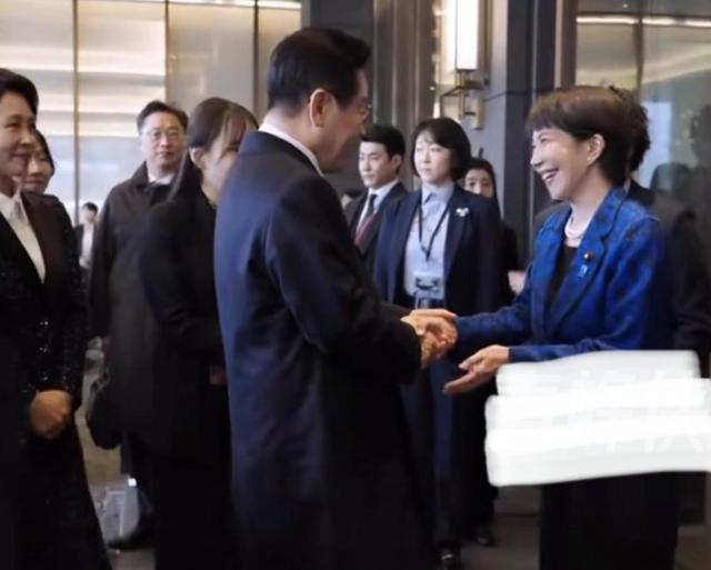 高市安排妥了，李在明在日本吃晚宴，饭还没下肚，中方先回了14字