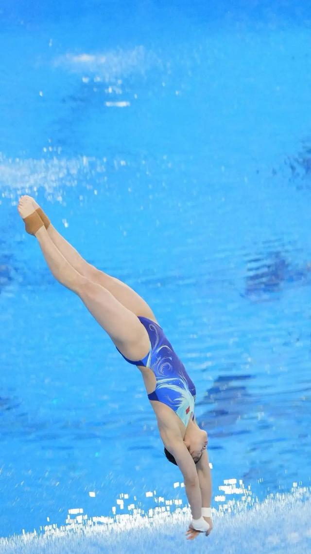 教练谈全红婵伤痛：胫骨踝关节都有伤，身上都是肌贴，每天都很疼