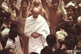 1906年，甘地决定要终身禁欲，还义正严辞告诉妻子，最后结局如何图片