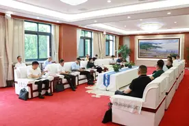 罗萍主持召开“政企面对面”座谈会时强调：精准服务助企纾困 共促能源产业高质量发展图片