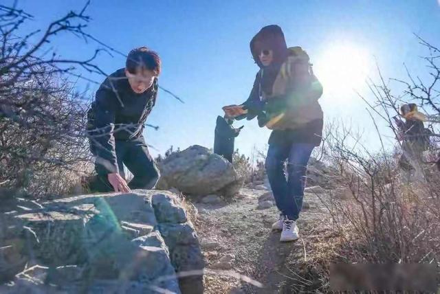 驴友立大功！北京深山惊现1800年界碑，这三个字改写历史