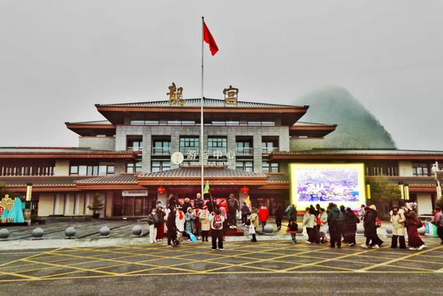 贵州：畅游安顺风光，感受黔中民俗！