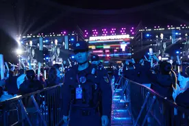 武汉东西湖警方倾心守护2万余歌迷共赴“青春之约”图片