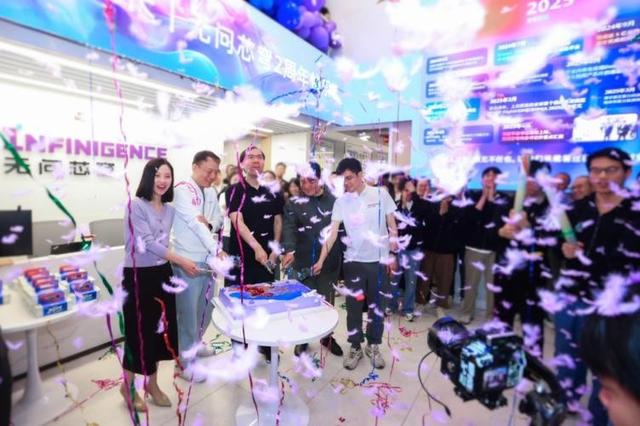 中国AI市场大厮杀，大厂垄断核心资源，初创小公司该如何逆风翻盘