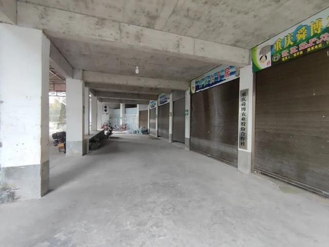 重庆江津山上的一个小山村，至今保留赶场，地名与古代皇帝有关