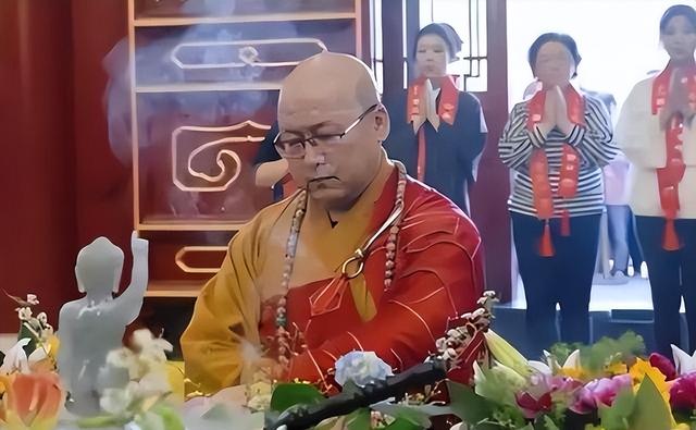 五台山方丈去世仅4天，令人恶心的一幕上演，生前奢侈用度引争议