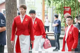 奥运表彰大会路透张雨霏惊艳全红婵高跟鞋有点大樊振东汪顺帅晕了图片