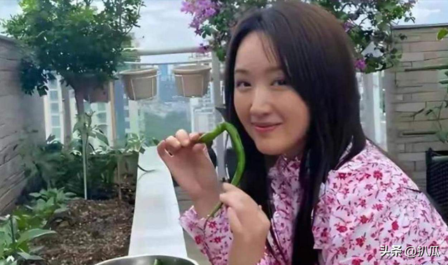 善恶终有报，54岁不婚不育的杨钰莹，原来早已经上了另一条道路