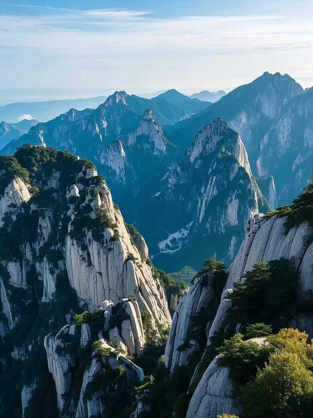 5个观景台+凌晨4点的日出：华山的险，藏着让人尖叫的光影密码