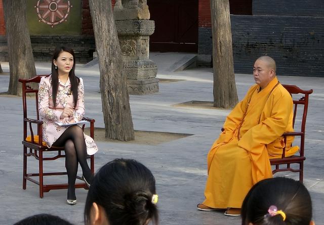 释永信被抓30天，李湘终于坦白两人关系，亲吻照的真相终于大白