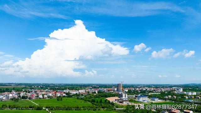 罗汉街的夏日画卷