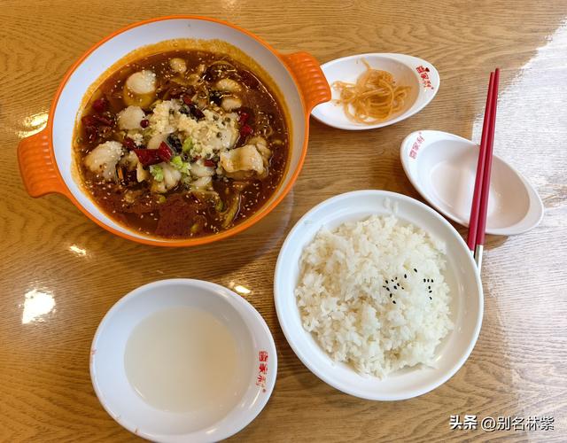 冒雨参观满洲里市博物馆和沙俄监狱陈列馆，铁道桥上看晚霞超美