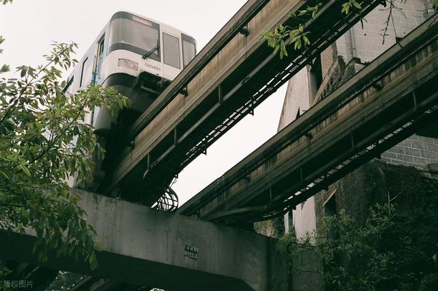 它是国内最有 “割裂感” 的城市之一！江湖豪气又不失文人雅致