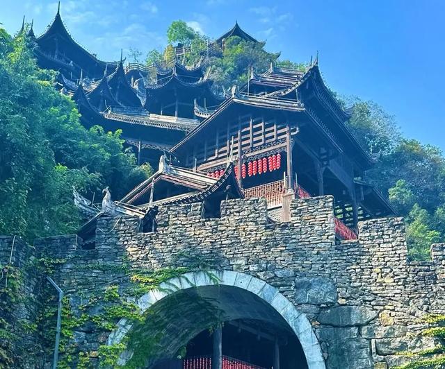 2025国庆游客排名前10城市！