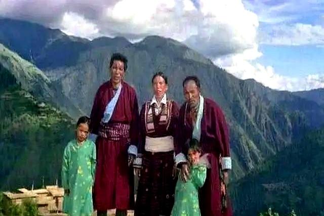 这个一妻多夫制的民族，晚上怎么过？女人直言：没有幸福可言