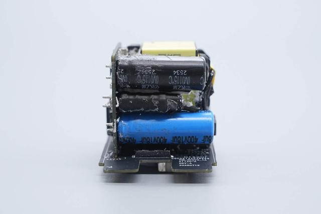 小米新款45W氮化镓小布丁充电器拆解，这些不同点需要注意