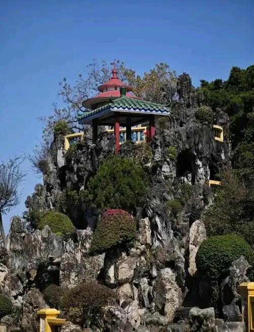 汕头中山公园中的玉鉴湖与馆花宫