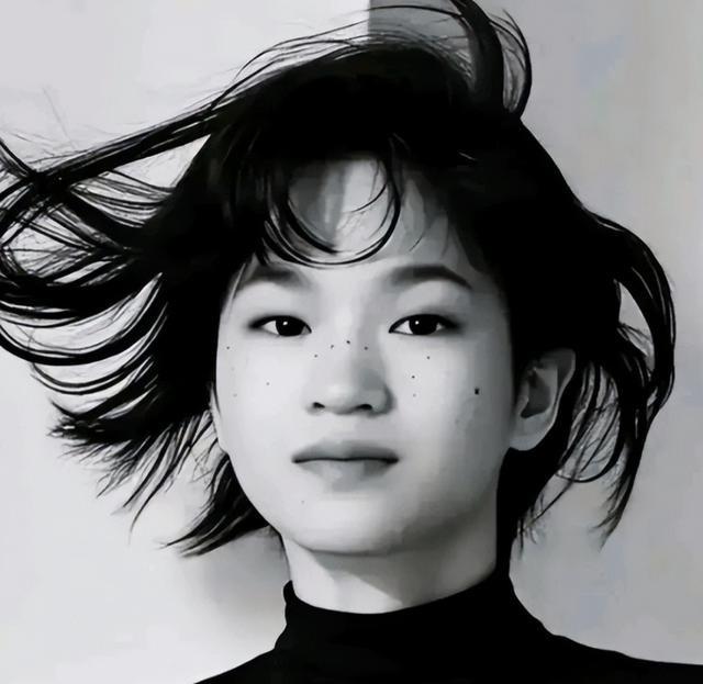 全红婵归队了！她变化真大	，身材高挑颜值抢眼，留了长发气场强大