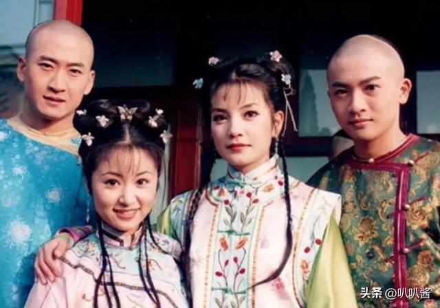 面相又变了！49岁赵薇广东吃饭，又老又瘦没架子，却再无回头路走