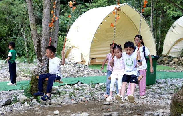 溪畔清凉引客来 绥阳观音岩成为夏日避暑的“宠儿”