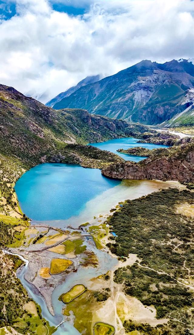 昌都•边坝三色湖，生态环境原始，自然风光奇异，人文景观独特