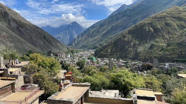 踏迹寻音：在阿坝理县，桃坪羌寨与甘堡藏寨的时空对话
