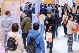 康复辅具快闪店走进普陀人气商场，一站式服务惠民促消费图片